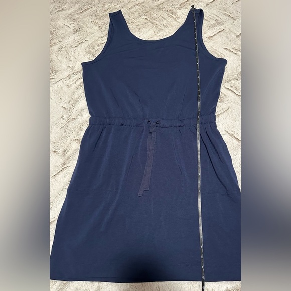 Lou & Grey Signaturesoft Lite Crossover Pocket Dress - Picture 5 of 11